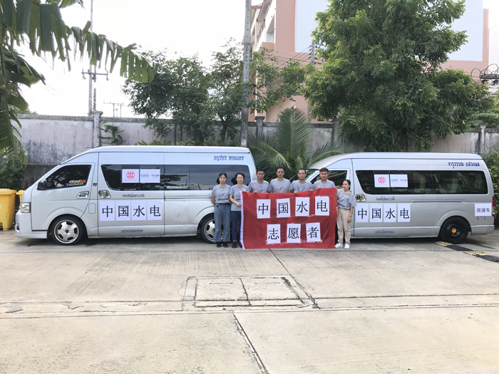 中國電建志愿者開始集結提供通勤車輛和相關服務.JPG